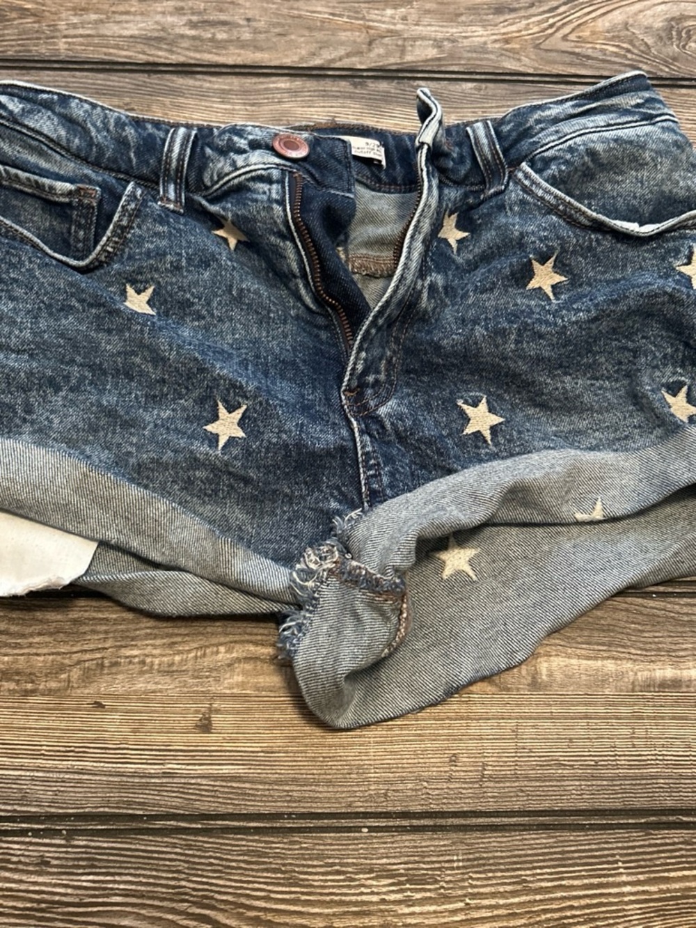 SO Women's Star-Print Boyfriend Jeans Shorts - Blue
